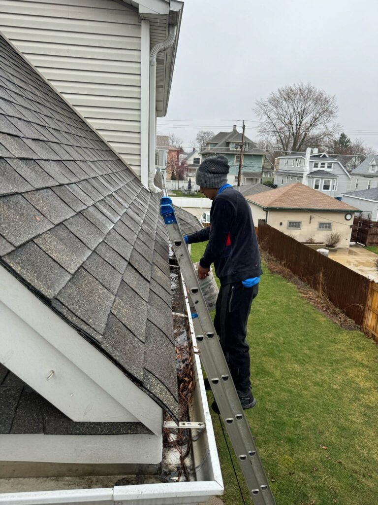 Gutter Cleaning services in Chicago