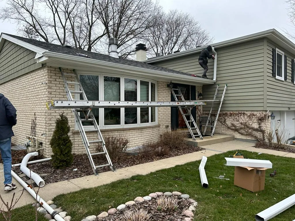Gutter cleaning and repair in Wilmette