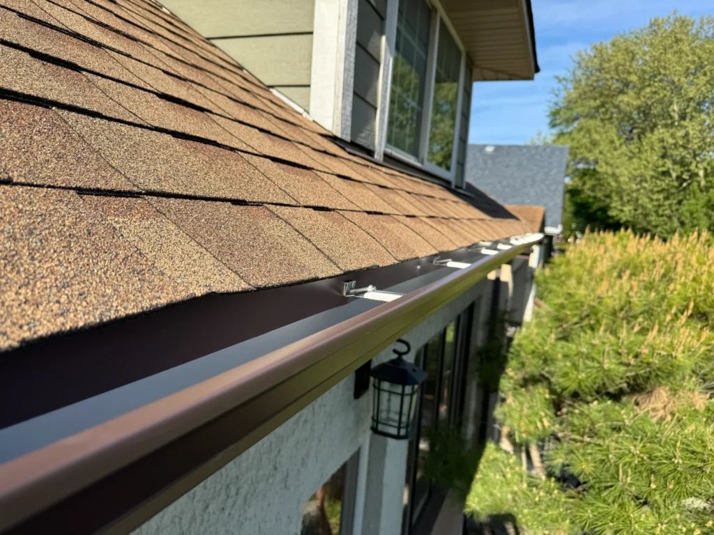 Gutter Chicagos - Gutter Cleaning in Chicago illinois